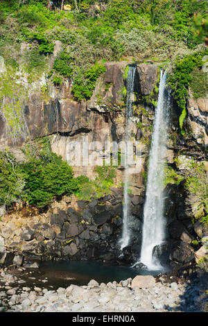 Asia, Repubblica di Corea, Corea del Sud, Jeju Island, Seogwipo city, cascata di Jeongbang cascading in mare Foto Stock