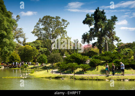 Argentina, Buenos Aires, Parque del Retiro, il Giardino Giapponese, Jardin Japones, isola del lago Foto Stock