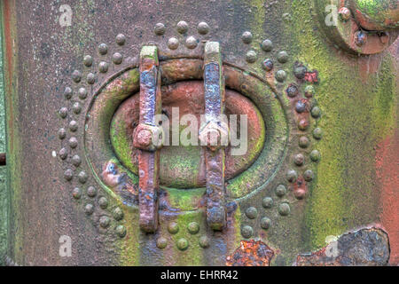 Metallo corroso sulla caldaia, faro, Sumburgh Head, Shetland, Scotland, Regno Unito Foto Stock