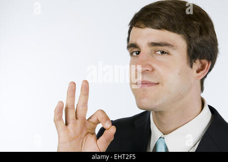 L'uomo mostrano il segno a mano l'eccellenza Foto Stock