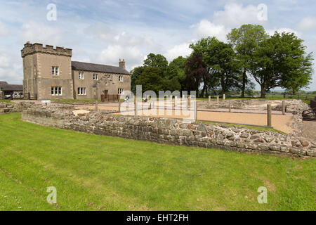 Vista pittoresca di Birdoswald Roman Fort le fondamenta e rovine del Vallo di Adriano percorso presso Gilsland. Foto Stock