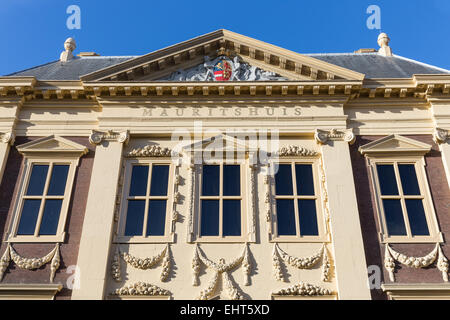 Facciata del famoso museo olandese Mauritshuis con dipinti dell'epoca aurea olandese a L'Aia, Paesi Bassi Foto Stock