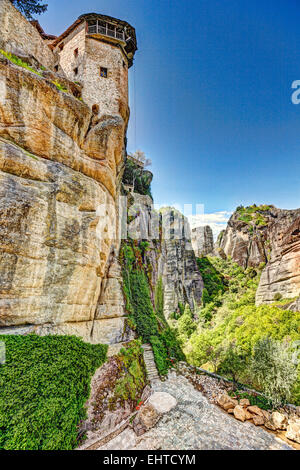 Il sollevamento del monastero di Varlaam nel Meteora monastero complesso in Grecia. Foto Stock