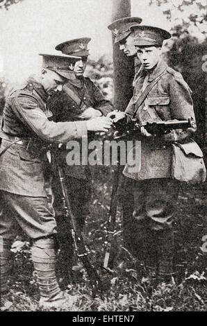 Il Principe di Galles, più tardi Edward VIII, 1894 - 1972, visto qui come un membro delle guardie granatieri durante la Prima Guerra Mondiale. Foto Stock