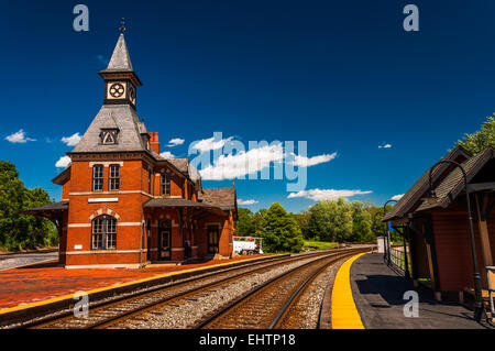 Storica stazione ferroviaria, lungo i binari del treno in punto di rocce, Maryland. Foto Stock