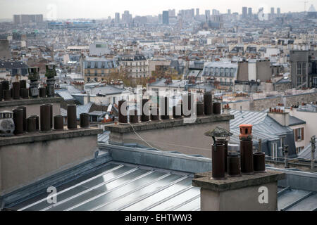 Camini e tetti di Parigi Foto Stock