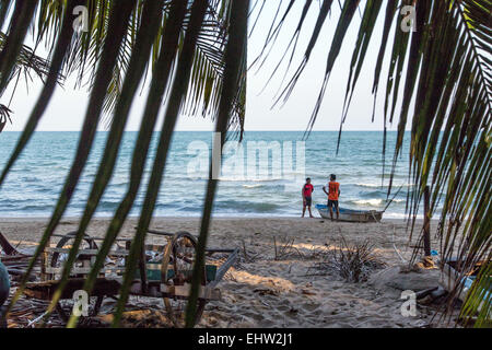 I BAMBINI DI TUTTO IL MONDO - THAILANDIA - terra, figlio di un pescatore Foto Stock