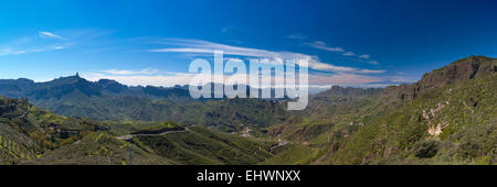 Gran Canaria, Caldera de Tejeda panorama, Roque Bentayga, Roque Nublo e sul Teide Tenerife visibile Foto Stock