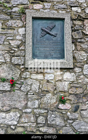 Plymouth Hoe Devon UK lapide con grazie alla gente di Plymouth dal Royal Australian Air Force Foto Stock