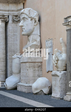 Musei Capitolini Musei Capitolini Roma Italia statua dell'imperatore romano Costantino Foto Stock