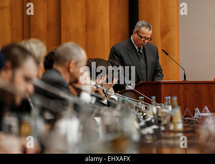 Berlino, Germania. Xviii Mar, 2015. Il Ministro degli esteri tedesco Steinmeier apre la prima riunione del gruppo di lavoro "stabilizzazione nel contesto dell'alleanza internazionale contro la milizia del terrore ISIS " dove la Germania ha insieme con gli Emirati Arabi Uniti la presidenza del gruppo. Al Foreign Office tedesco il 18 marzo 2015, a Berlino, Germania. / Immagine: generale americano John Allen durante la riunione di Berlino. Credito: Reynaldo Chaib Paganelli/Alamy Live News Foto Stock