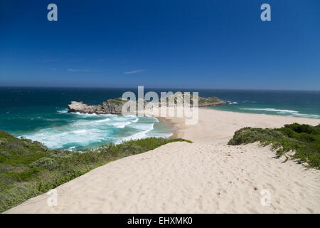 Cerca su una bellissima spiaggia sulla Robberg Peninsula vicino Plettenburg. Foto Stock