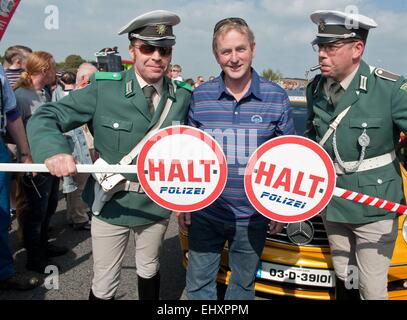 Cannonball 2014, un incontro annuale di 'supercar' appassionati con: Enda Kenny dove: Ballina, Irlanda quando: 13 Set 2014 Foto Stock