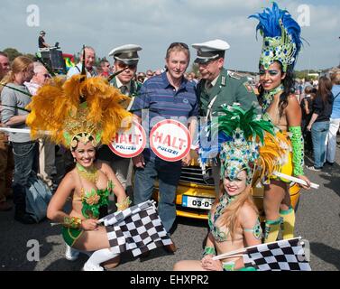 Cannonball 2014, un incontro annuale di 'supercar' appassionati con: Enda Kenny dove: Ballina, Irlanda quando: 13 Set 2014 Foto Stock