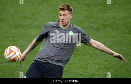 Milano, Italia. Xviii Mar, 2015. Wolfsburg's Nicklas Bendtner in azione durante una sessione di formazione in Milano, Italia, 18 marzo 2015. VfL Wolfsburg dovrà affrontare Inter Milan in UEFA Europa League round di 16 seconda gamba partita di calcio il 19 Marzo a Giuseppe Meazza a Milano. Foto: Peter Steffen/dpa/Alamy Live News Foto Stock