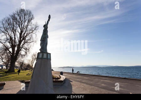 Statua della Libertà ad Alki Beach Park - West Seattle Seattle, King County, Washington, Stati Uniti d'America Foto Stock