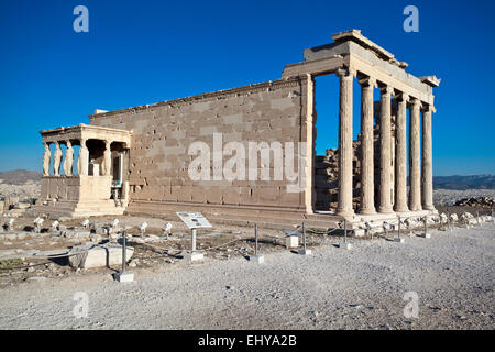L'Erechtheion antico tempio greco sul lato nord dell'Acropoli di Atene in Grecia. Foto Stock