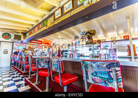 Il Vertice Inn Cafe interior, Route 66, Cajon Pass, Oak Hills, San Bernardino County, California, Stati Uniti d'America. Foto Stock