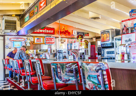 Il Vertice Inn Cafe interior, Route 66, Cajon Pass, Oak Hills, San Bernardino County, California, Stati Uniti d'America. Foto Stock