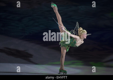 Calgary, Canada. Il 18 marzo, 2015. Tinker Bell fa il suo modo di ghiaccio di Disney On Ice presenta : Principesse ed eroi in Calgary. Credito: Baden Roth/ZUMA filo/Alamy Live News Foto Stock