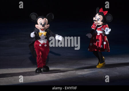 Calgary, Canada. Il 18 marzo, 2015. Topolino e Minnie Mouse fare un grande aspetto a Disney On Ice presenta : Principesse ed eroi in Calgary. Credito: Baden Roth/ZUMA filo/Alamy Live News Foto Stock