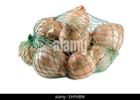 Cipolle dorate in una borsa a rete. Foto Stock