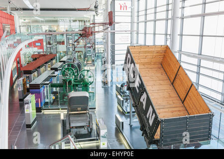 Il Galles, Glamorgan, Swansea, Swansea Docks, National Waterfront Museum, presenta interni Foto Stock