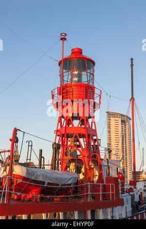 Il Galles, Glamorgan, Swansea, Swansea Docks, National Waterfront Museum, nave faro Foto Stock