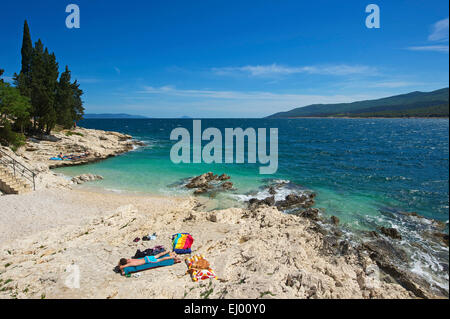 Istria, Europa Croazia, Esterno, giorno Rabac, Adriatico, Mar Mediterraneo, mare, costa, spiaggia di sabbia, spiaggia, mare, persona, peopl Foto Stock