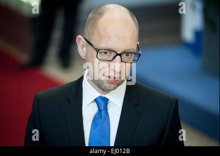 Bruxelles, BXL, Belgio. Xix Mar, 2015. L'Ucraina il Primo Ministro Arseniy Yatsenyuk parla alla stampa in vista del vertice Ue di Bruxelles in Belgio il 19.03.2015. Credito: ZUMA Press, Inc./Alamy Live News Foto Stock