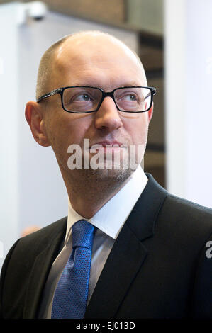 Bruxelles, BXL, Belgio. Xix Mar, 2015. L'Ucraina il Primo Ministro Arseniy Yatsenyuk parla alla stampa in vista del vertice Ue di Bruxelles in Belgio il 19.03.2015. Credito: ZUMA Press, Inc./Alamy Live News Foto Stock