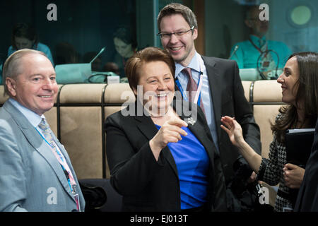 Bruxelles, BXL, Belgio. Xix Mar, 2015. La Lettonia il Primo Ministro Laimdota Straujuma all'inizio di un vertice sociale tripartito in vista del vertice Ue di Bruxelles in Belgio il 19.03.2015. Credito: ZUMA Press, Inc./Alamy Live News Foto Stock