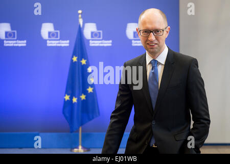 Bruxelles, BXL, Belgio. Xix Mar, 2015. L'Ucraina il Primo Ministro Arseniy Yatsenyuk parla alla stampa in vista del vertice Ue di Bruxelles in Belgio il 19.03.2015. Credito: ZUMA Press, Inc./Alamy Live News Foto Stock