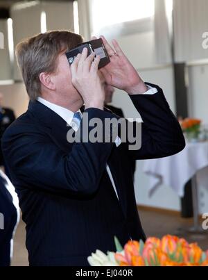 Copenhagen, Danimarca. Xviii Mar, 2015. Re Willem-Alexander dei Paesi Bassi visite Bispebjerg Hospital di Copenhagen, Danimarca, 18 marzo 2015. La Dutch King e Queen sono in Danimarca per una due giorni di visita di stato. Credito: dpa picture alliance/Alamy Live News Foto Stock