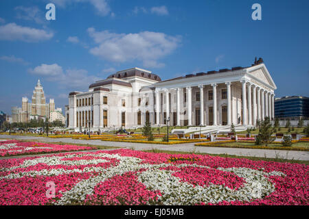 Città amministrativa, Astana, città, in Kazakistan e in Asia centrale, Nuovo, Opera, estate, teatro, architettura, balletto, classic, fiori, Foto Stock