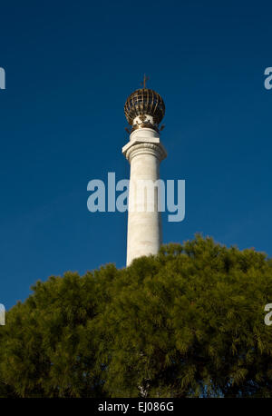 Enorme colonna di La Rabida monastero giardini, Huelva, Spagna Foto Stock