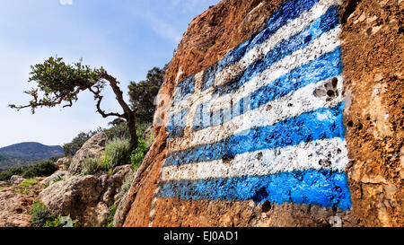 Albero, blu, bandiera, rock, Cliff, bandiera, Grecia, Creta, nazione, bandiera nazionale, il nazionalismo, il patriottismo, stemma Foto Stock