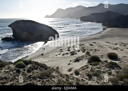 Spagna, Cabo de Gata, riserva naturale, Almeria, San José, Playa de Monsul, costa, Mare mediterraneo, Bay, la spiaggia, il mare, la sabbia bea Foto Stock