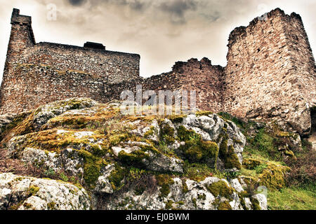 Città Montanchez castello rimane all'alba, Caceres, Spagna Foto Stock