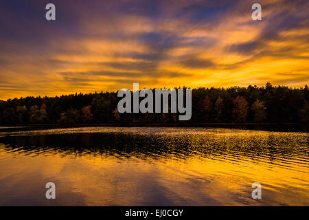 Tramonto sul braccio lungo il serbatoio, vicino Hannover, Pennsylvania. Foto Stock