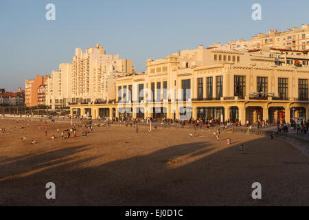 La Grande Plage e dal Casino, Biarritz, Francia. Foto Stock