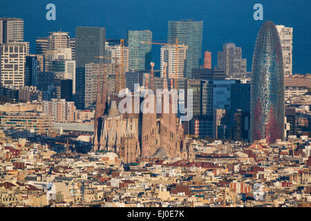 Barcellona, la città Cityscape, Sagrada Familia, chiesa, Spagna, Europa, antenna, agbar, architettura, Catalonia, caduta, Gaudì peopl n. Foto Stock