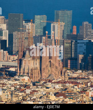 Barcellona, la città Cityscape, Sagrada Familia, chiesa, Spagna, Europa, antenna, agbar, architettura, Catalonia, caduta, Gaudì peopl n. Foto Stock