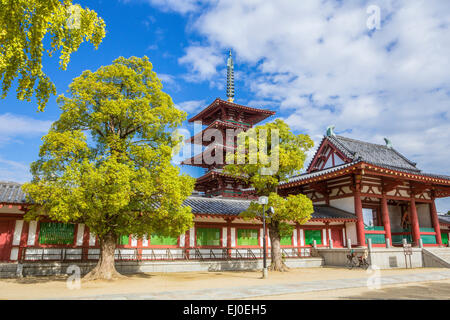 Giappone, Asia, Kansai di Osaka, Città, Shitennoji, tempio, patrimonio mondiale, l'architettura, la storia, la mattina, a pagoda, religione, turistico Foto Stock