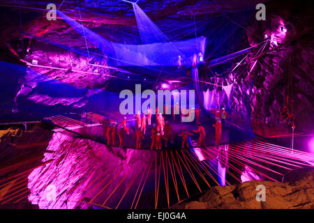 Di seguito Bounce, Llechwedd Slate Caverns, Blaenau Ffestiniog, Wales, Regno Unito © Clarissa Debenham / Alamy Foto Stock