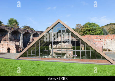 Inghilterra, Shropshire, Ironbridge, Colbrookdale Museo del Ferro, vecchio forno dove Abraham Darby primo ferro fuso che utilizzano coke instea Foto Stock