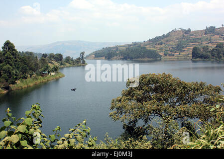 Il lago Bunyonyi e Africa è più profonda di acqua fresca del lago Foto Stock