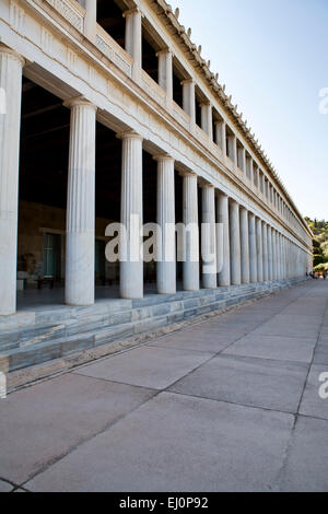 La Stoa di Attalos nell'Antica Agorà di Atene nella città di Atene in Grecia. Foto Stock