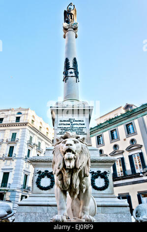 Napoli, Italia - 1 Gennaio 2014: monumento dedicato al napoletano di martiri caduti per la libertà, a Napoli, Italia. Foto Stock