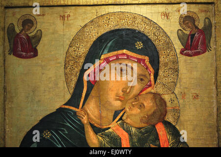 Cretan icona della Madre di Dio Glykophilousa a partire dalla seconda metà del XV secolo e la prima metà del XVI secolo vede alla fiera "tradizione bizantina attraverso i secoli in Strahov Picture Gallery di Praga, Repubblica Ceca. La mostra presenta una selezione eccellente di Greco icone ortodosse provenienti dalle collezioni del Kondakov Istituto Archeologico (Praga) e il Museo dell'icona russa (Mosca) corre fino al 13 maggio 2015. Foto Stock